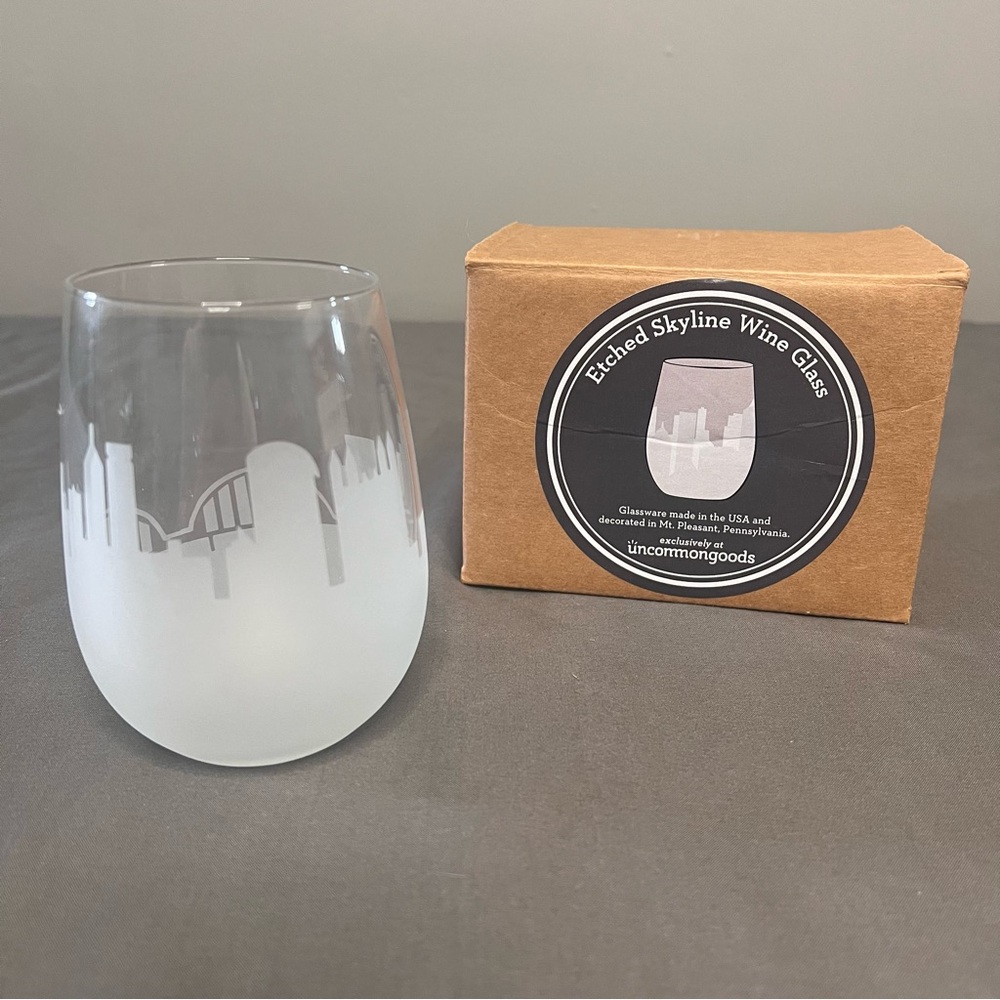 NIB Uncommon Goods Etched Pittsburgh Skyline Stemless Wine Glass Made In USA